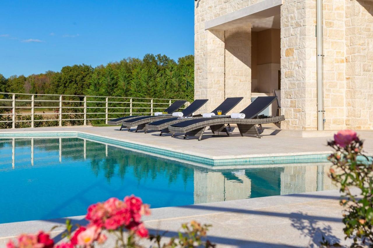 Villa Blanche By Ilc Brtonigla Exteriör bild