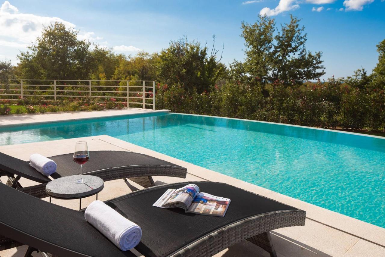 Villa Blanche By Ilc Brtonigla Exteriör bild