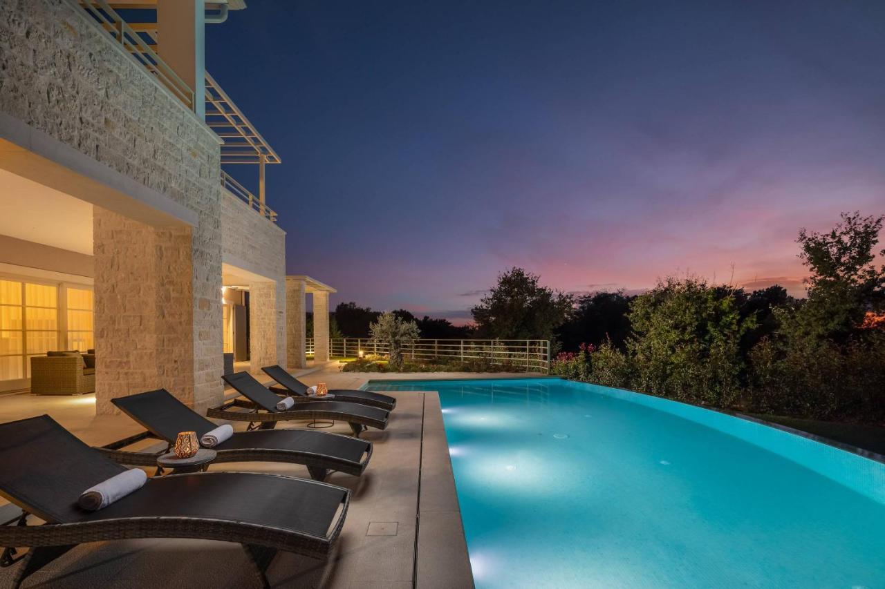 Villa Blanche By Ilc Brtonigla Exteriör bild